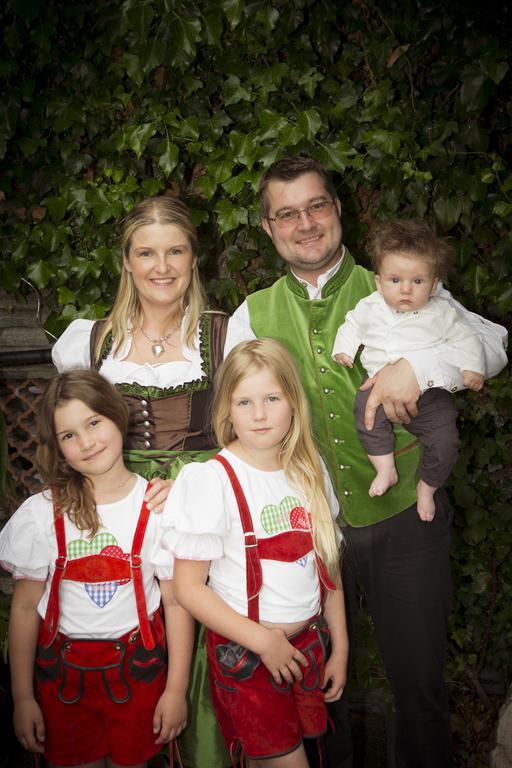 فندق Familie Lampersberger Sachsenburg المظهر الخارجي الصورة