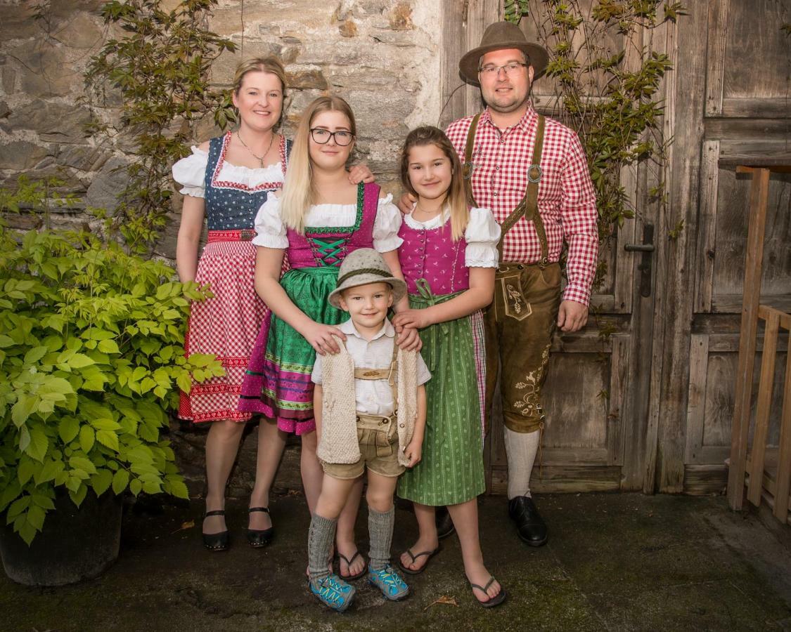 فندق Familie Lampersberger Sachsenburg المظهر الخارجي الصورة